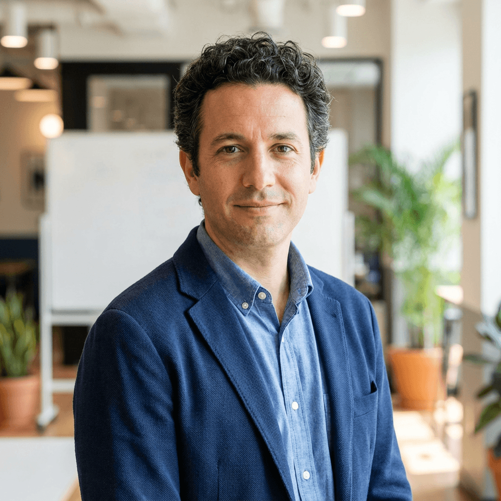 Jorge Escobar, Gerente Administrativo